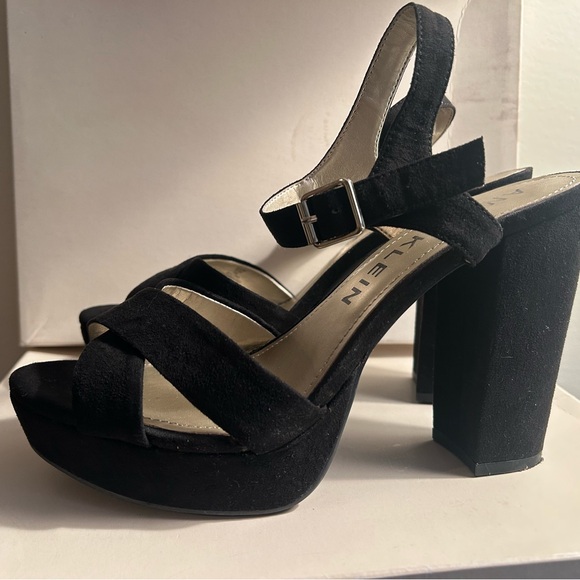 Size 8.5 Black Anne Klein Heels - Picture 6 of 7